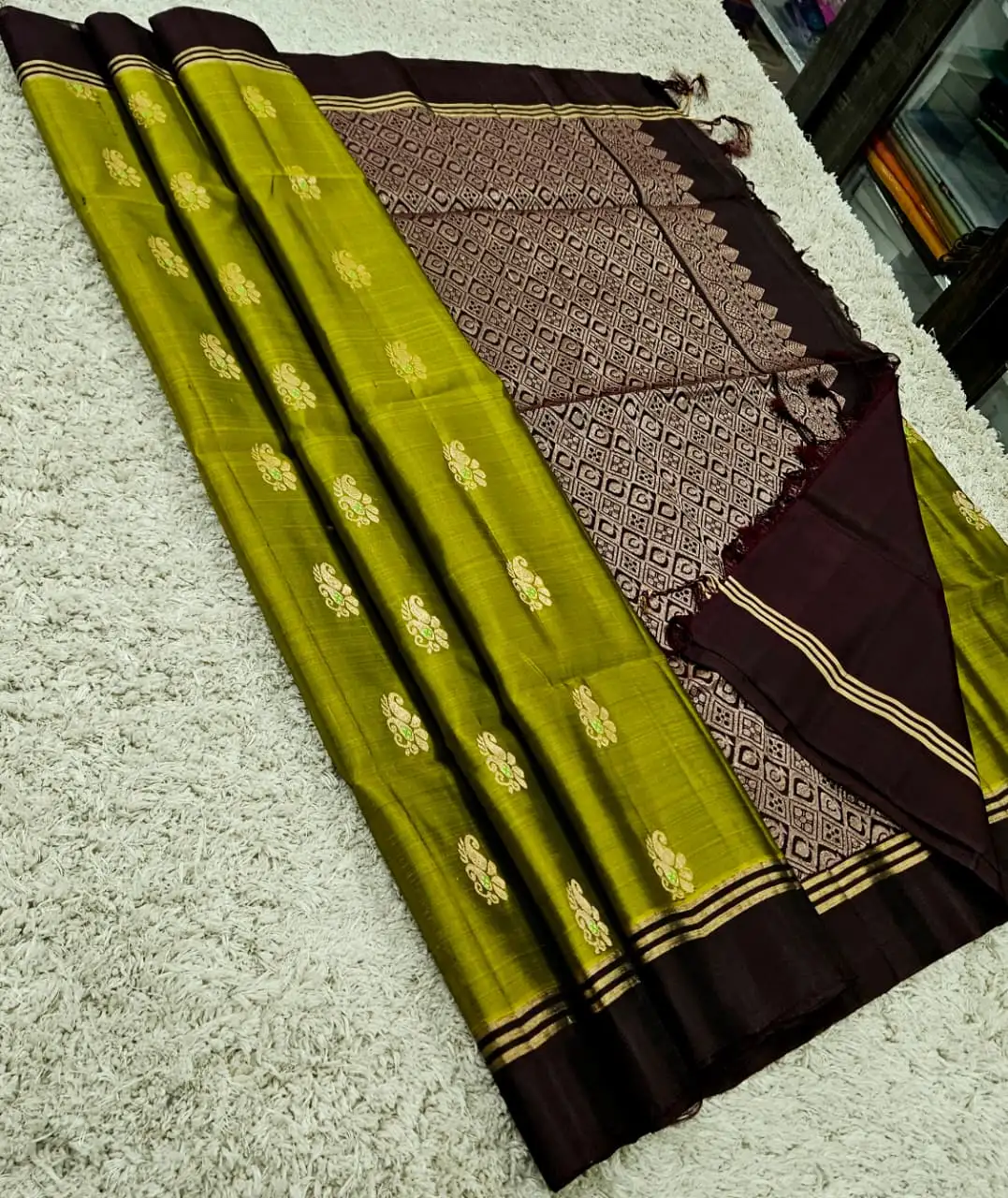 Olive Green Floral Butta 3-Line Zari Kanchipuram Handloom Soft Silk Saree
